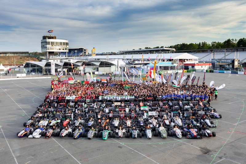 Photo de groupe des équipe de Formula Student